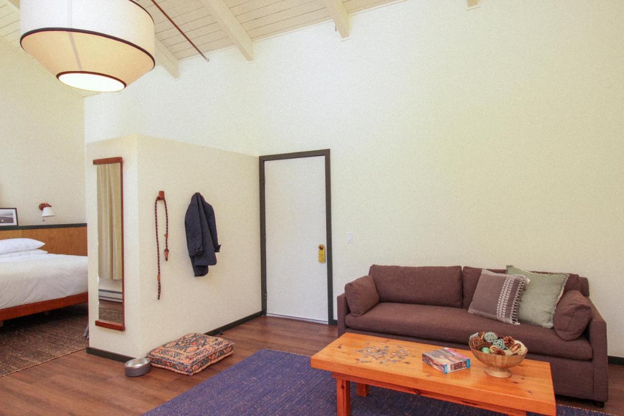 Lodge At Marconi Marshall Exterior photo